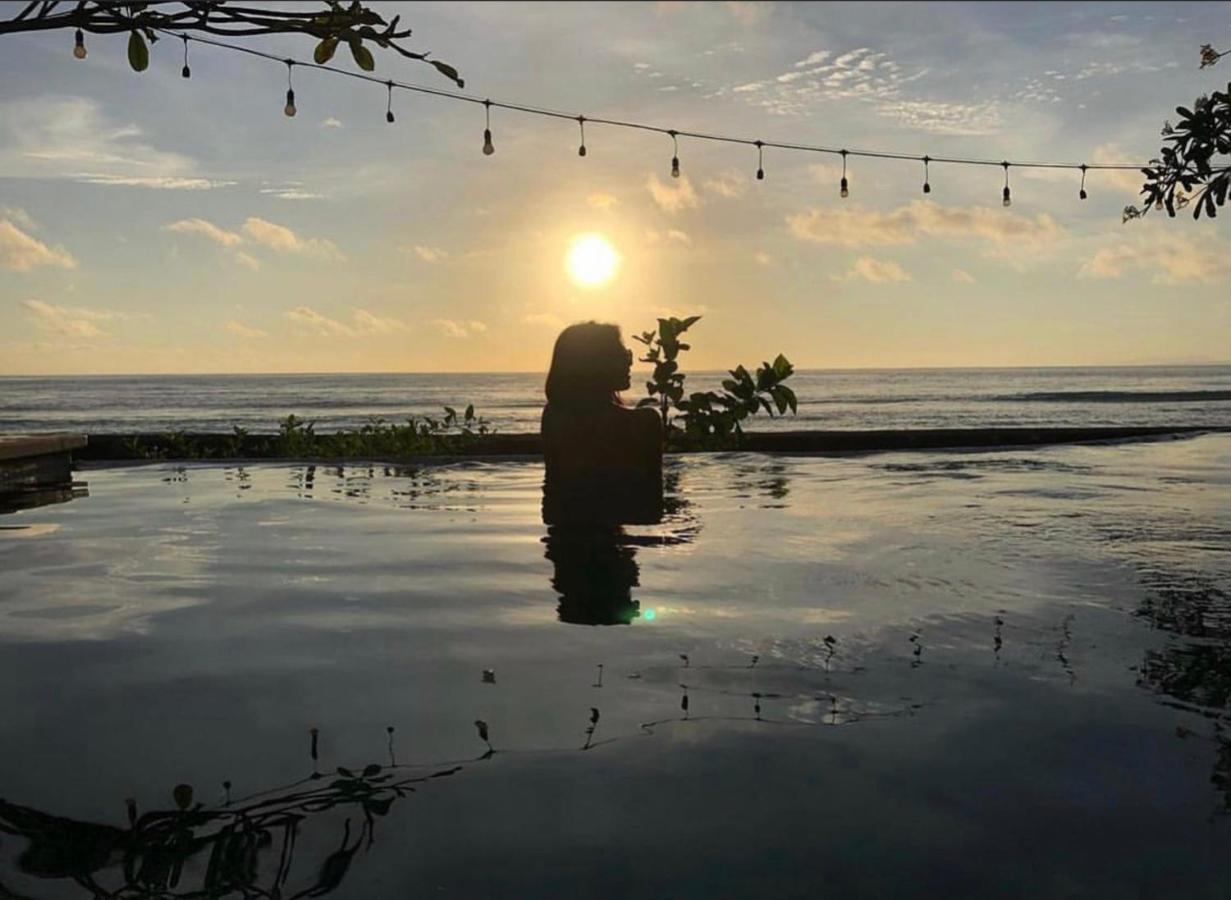 Juan Beach Bungalow Batununggul Экстерьер фото