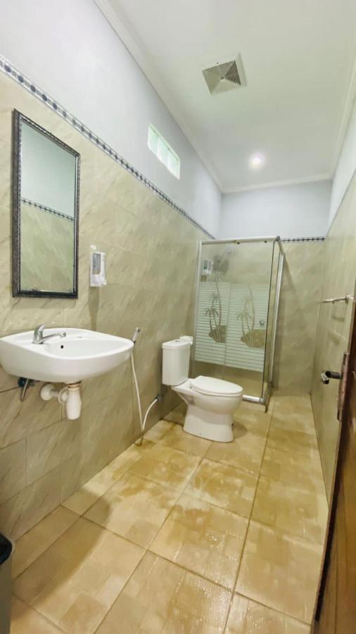 Juan Beach Bungalow Batununggul Экстерьер фото
